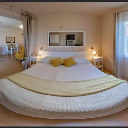 Javor Apartment *