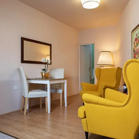 Javor Апартаменты Ровинь