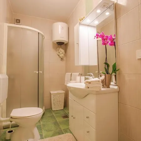 Javor Apartment *
