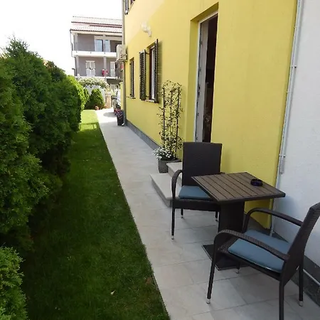 Apartment Javor *